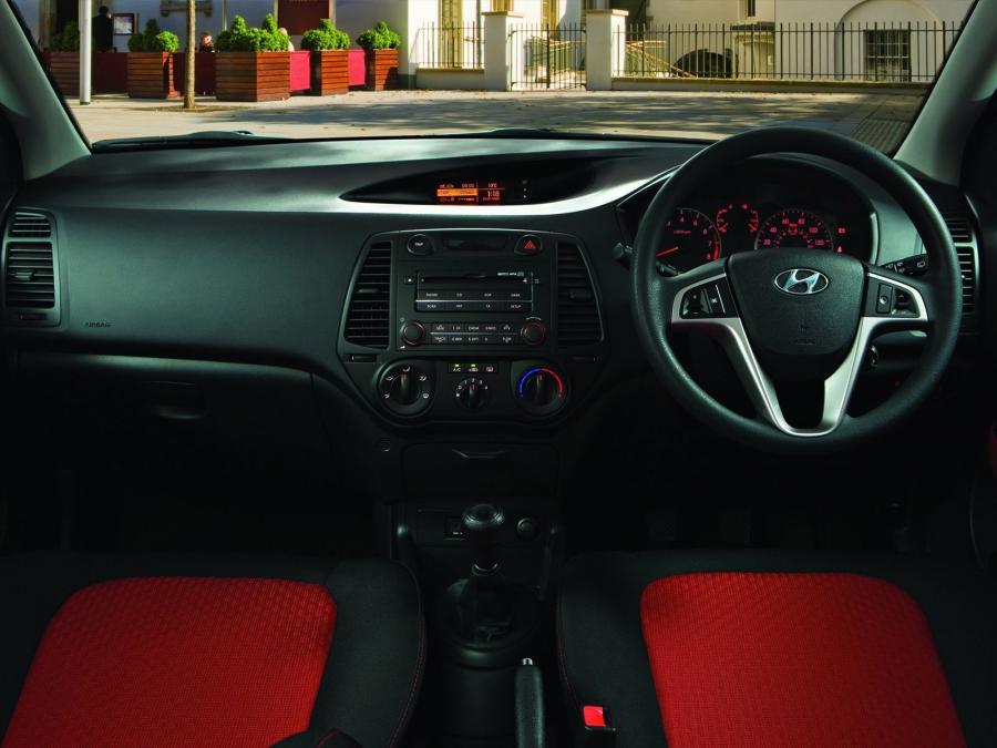  Hyundai i20 5-Door 2008 года  (UK) (фото 8 из 21)